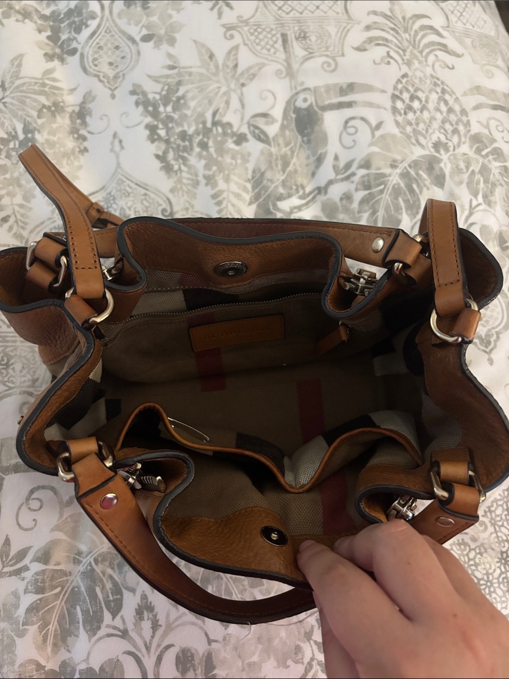 Burberry Tan Leather Shoulder Bag - Picture 2 of 5